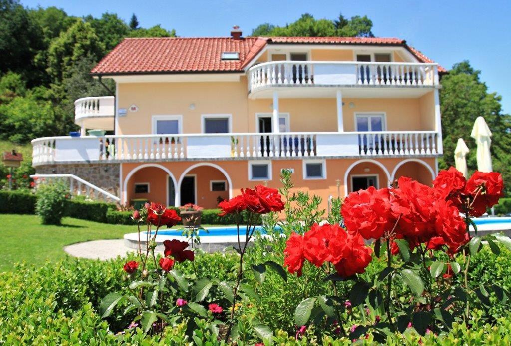 Apartmaji In Sobe Kocjancic Podcetrtek Luaran gambar